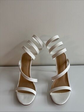 Shoe Dazzle White Spiral Strap Heels